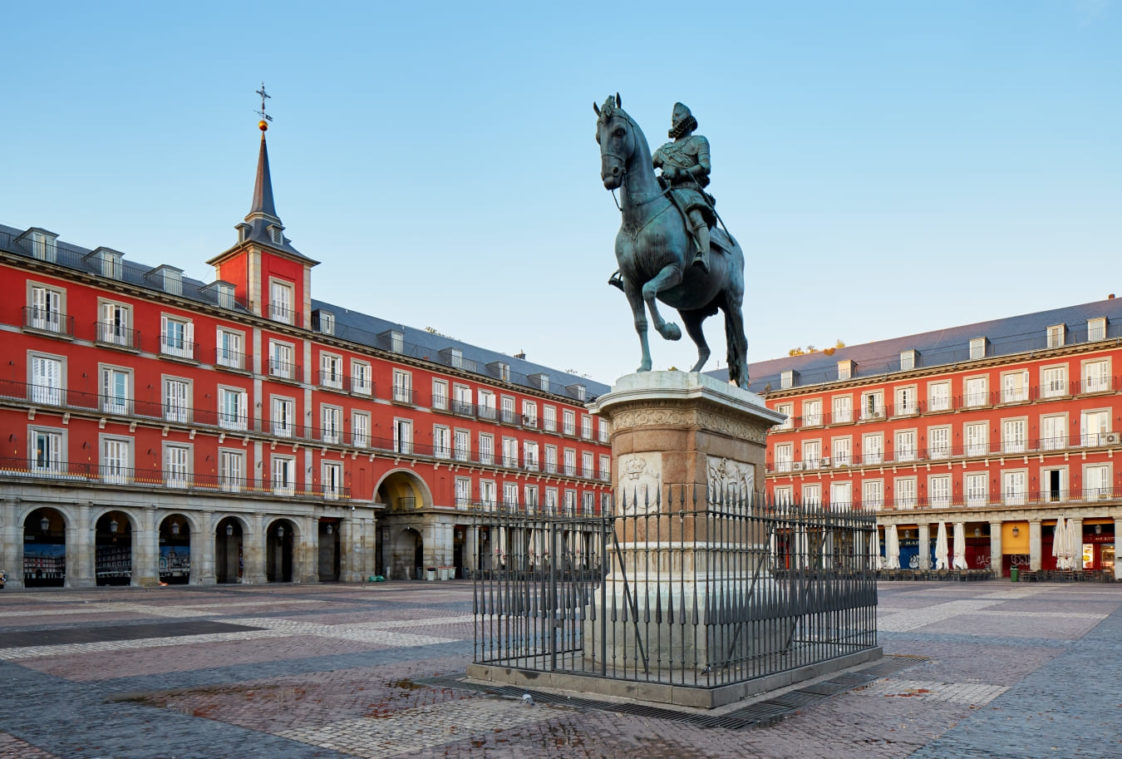 Historia De La Plaza Mayor De Madrid Or Genes Y Usos Actuales   Historia De Madrid 1122x759 