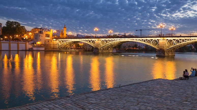 Tour Sevilla encantada descubre misterios y leyendas