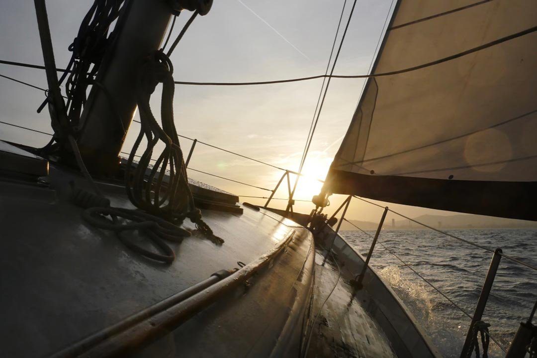 Disfruta velero privado Barcelona