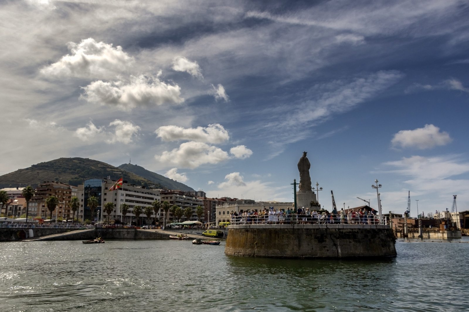Descubre bonito pueblo costero Santurtzi