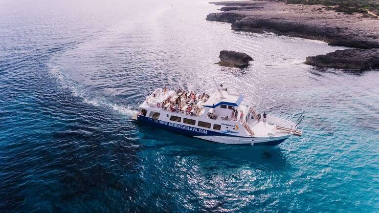 excursión barco puerto ciutadella menorca