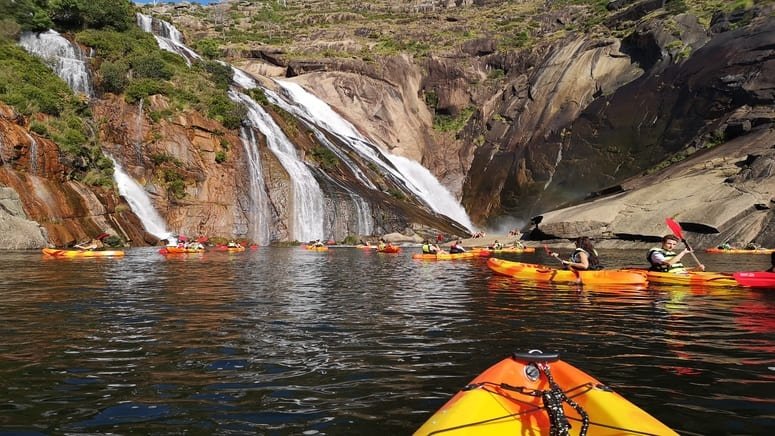 excursion cascada ezaro kayak