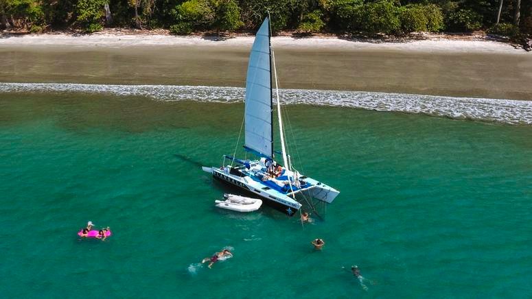 Ruta en catamarán desde Herradura