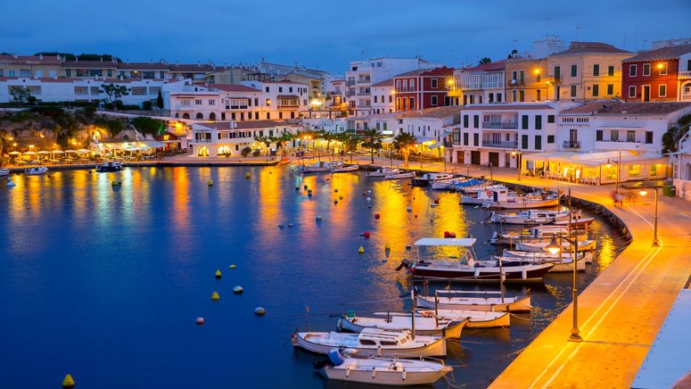 paseo puerto mahon catamaran
