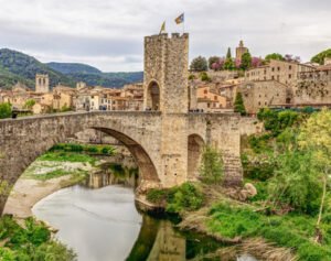 Museo Dali Besalu Garrtoxa desde Santa Susana