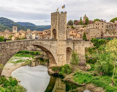 Museo Dali Besalu Garrtoxa desde Santa Susana