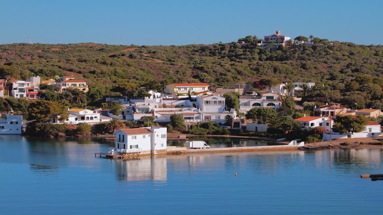 paseo puerto mahon catamaran