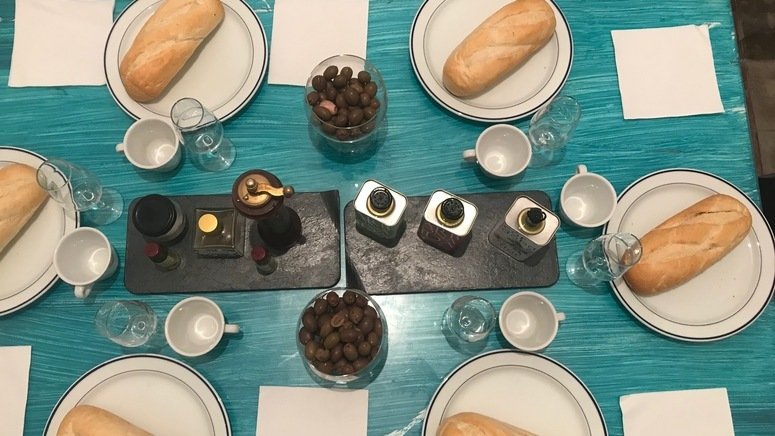 Tour Córdoba cata de aceite desayuno molinero