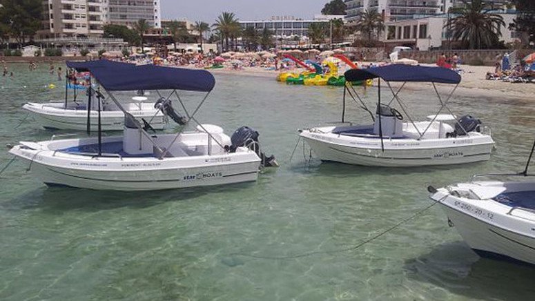 Navega barco sin licencia