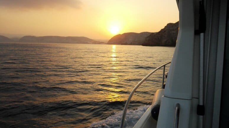 puesta sol yate privado