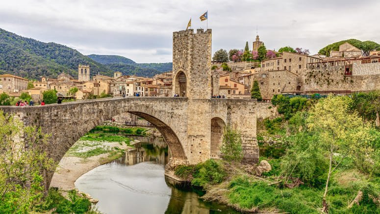 Museo Dali Besalu Garrtoxa desde Santa Susana 