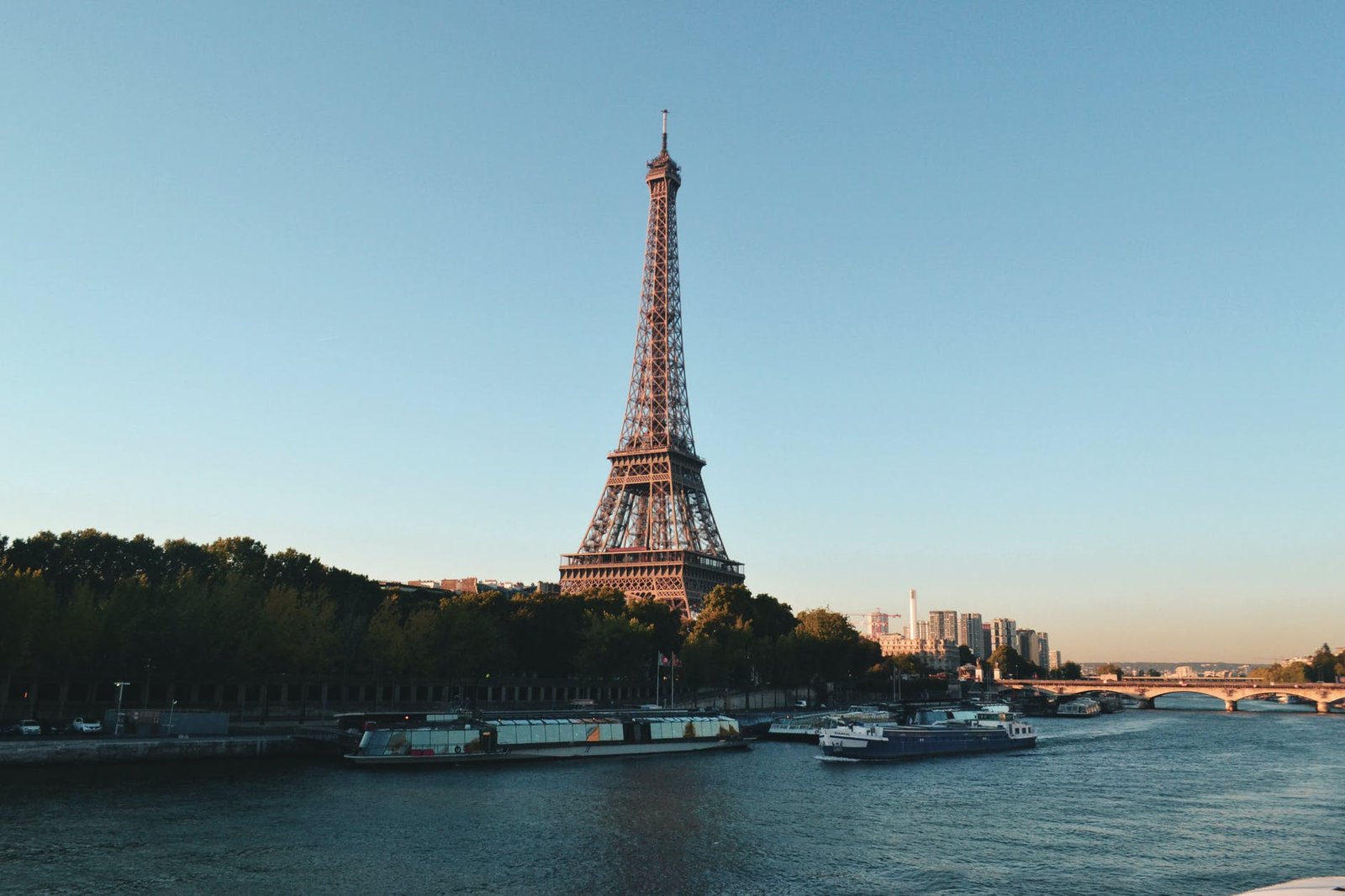 tour-paris-sena-eiffel