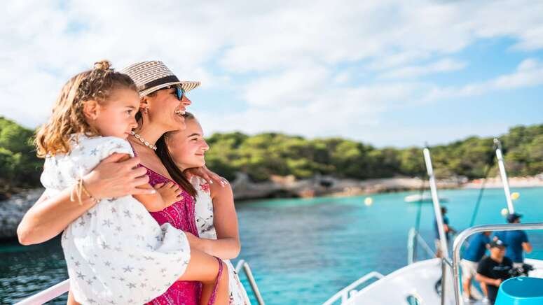 excursión barco puerto ciutadella menorca