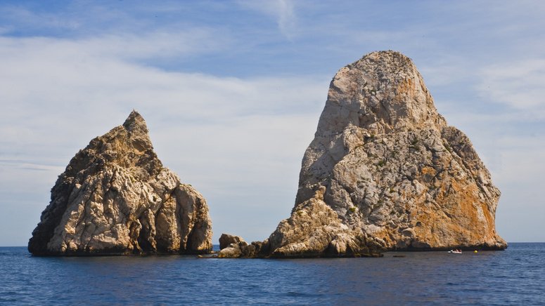 crucero islas medes catamaran