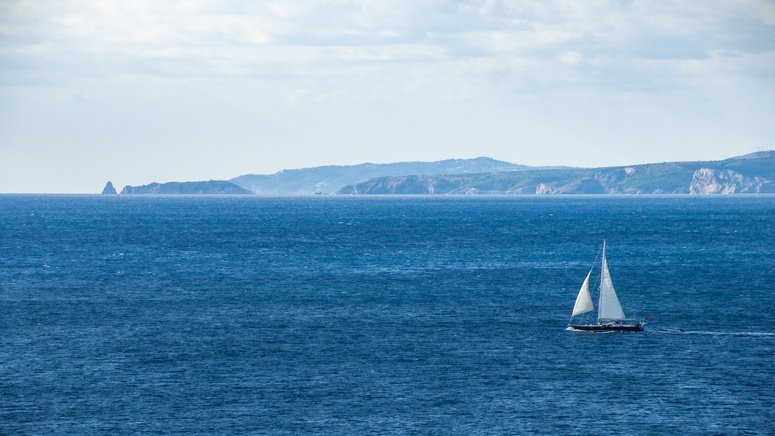 crucero islas medes catamaran