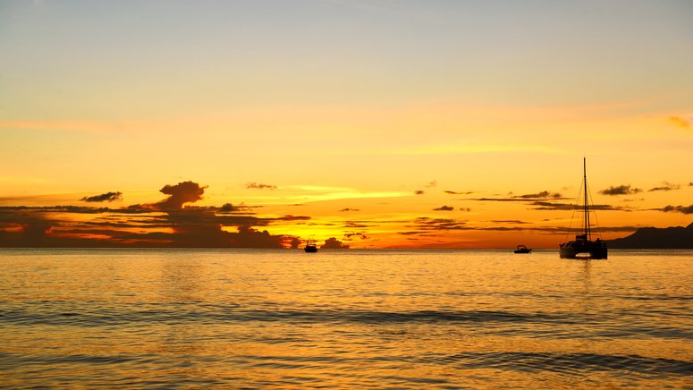 crucero atardecer bahía roses