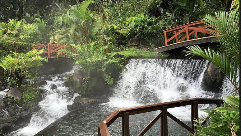 Excursión Volcán Arenal aguas termales Tabacón