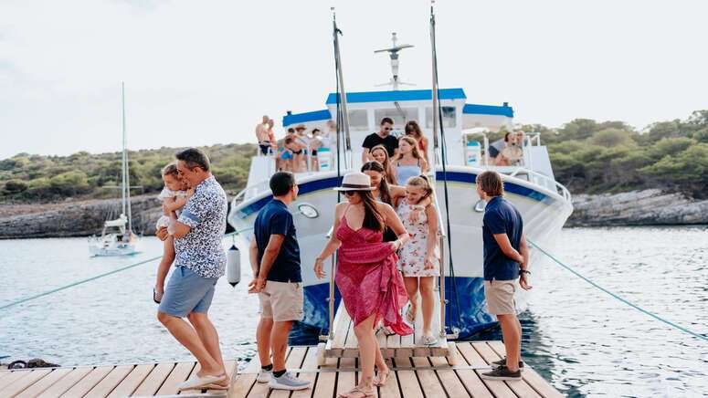 excursión barco puerto ciutadella menorca