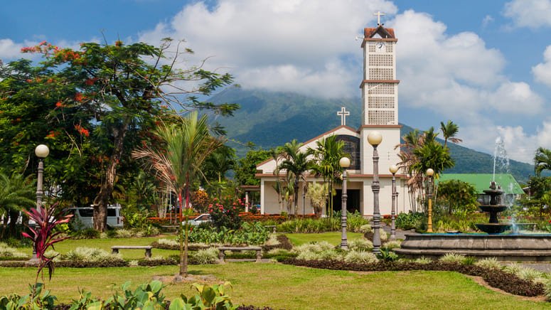 Excursión volcán Arenal aguas termales Baldi