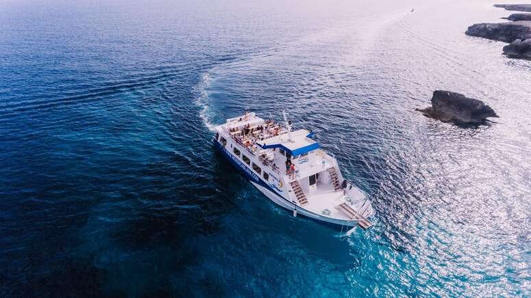 excursión barco puerto ciutadella menorca