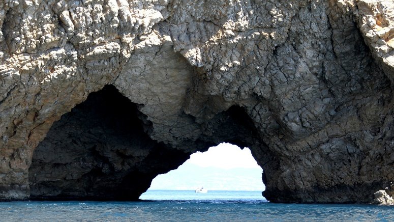 crucero islas medes catamaran