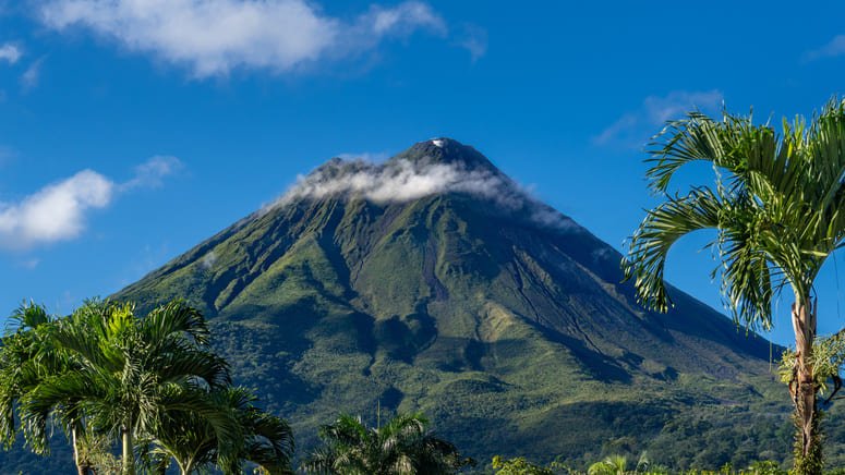 Excursión volcán Arenal aguas termales cena