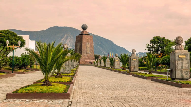 Tour por Quito en Trolley y excursión a la Mitad del Mundo