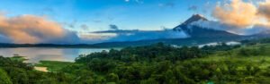 Excursión volcán Arenal aguas termales cena