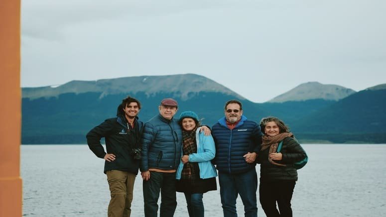 Avistamiento de pingüinos por el canal Beagle + almuerzo marino