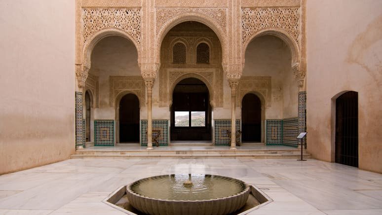 Visita guiada a la Alhambra y los Palacios Nazaríes en grupo reducido
