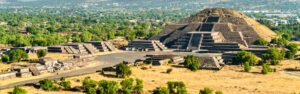 Excursión matutina a Teotihuacán y sus licores típicos