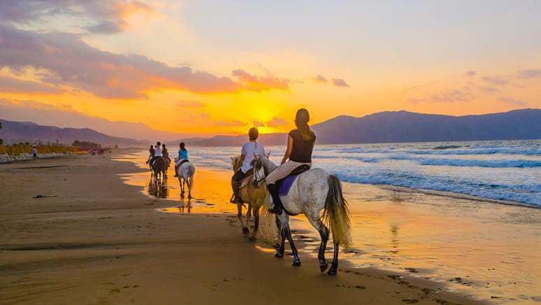 Excursión a caballo por la playa