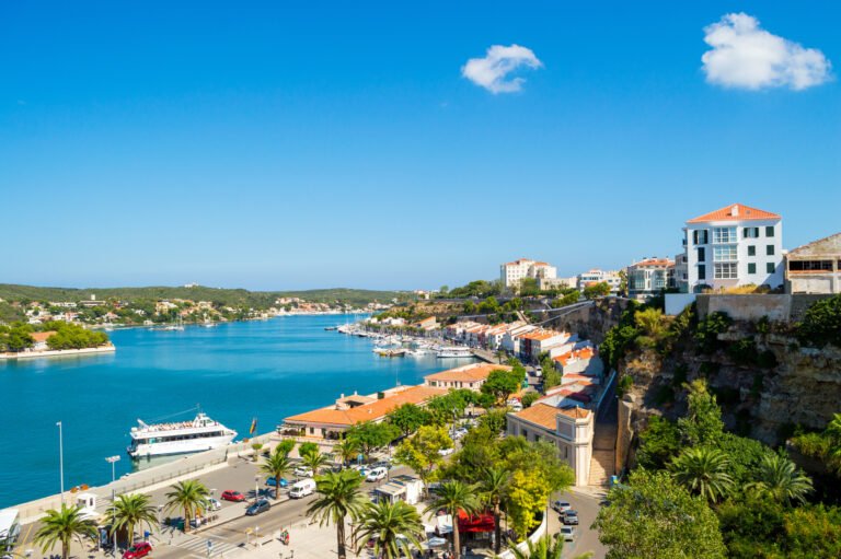 paseo puerto mahon catamaran