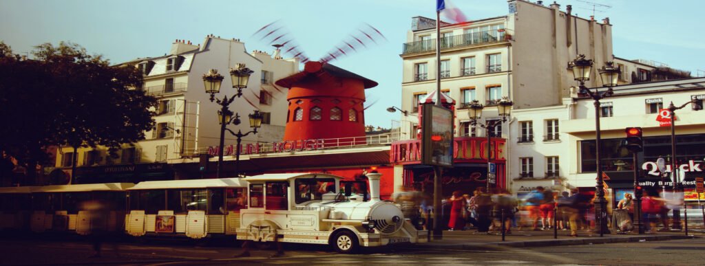 tour cabarets paris montmartre