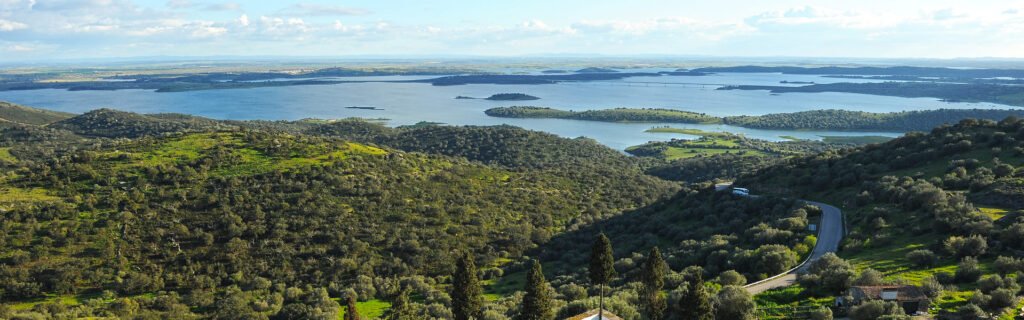 Excursión a la presa de Moura y Alqueva con crucero en barco